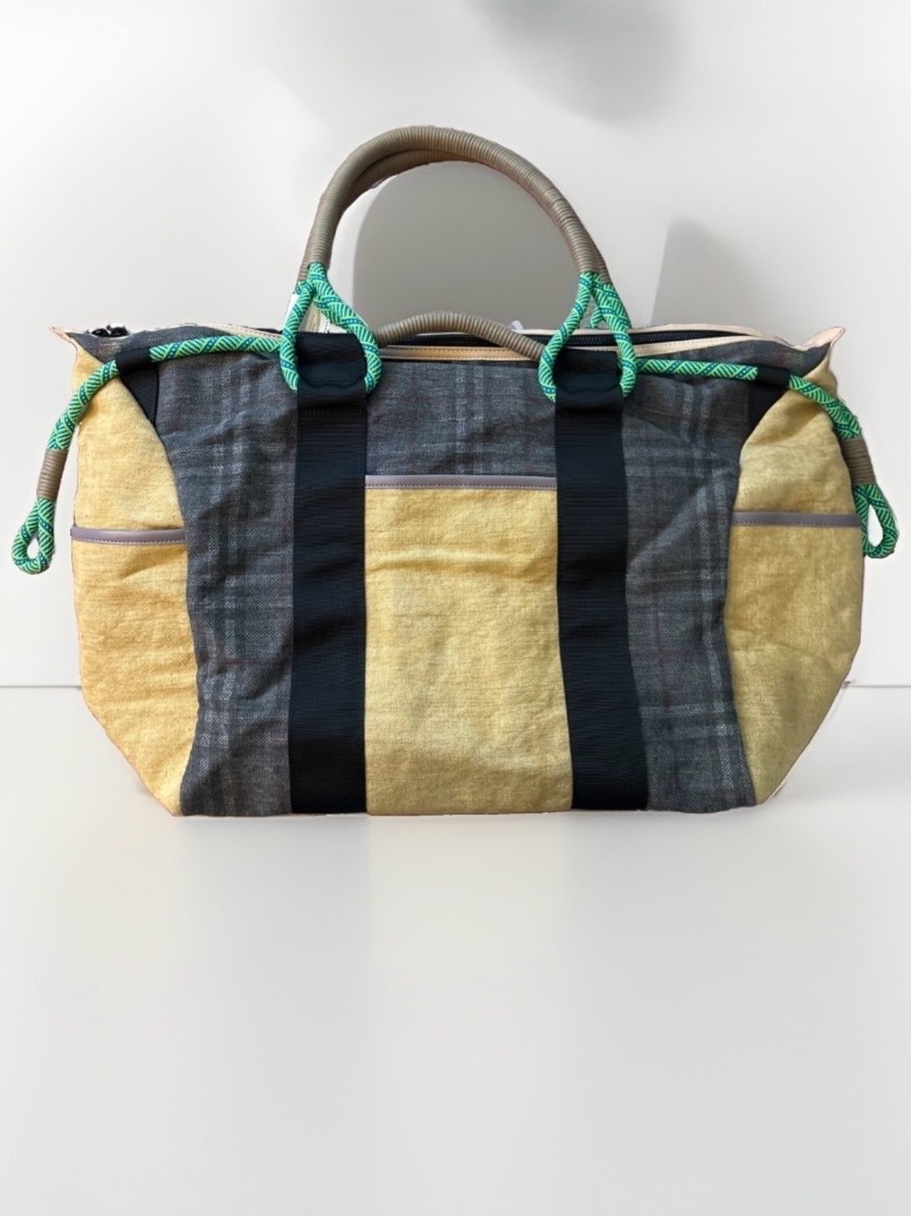NWT Flower Mountain Weekend Bag in Beige - Picture 4 of 10
